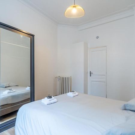 Appartement Metro Alexandre Dumas Paris Exteriör bild