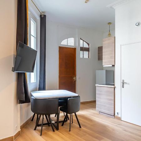 Appartement Metro Alexandre Dumas Paris Exteriör bild