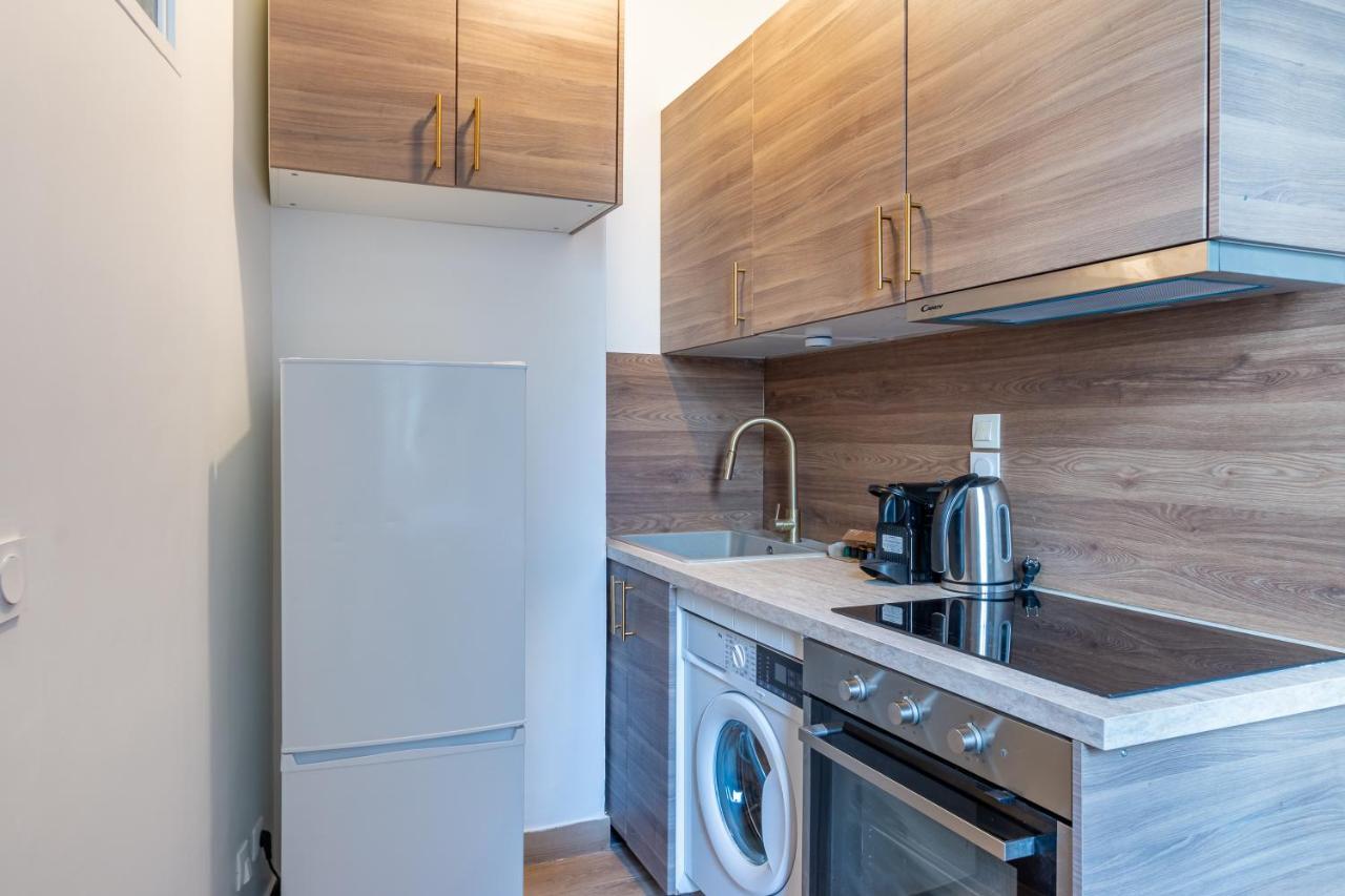 Appartement Metro Alexandre Dumas Paris Exteriör bild
