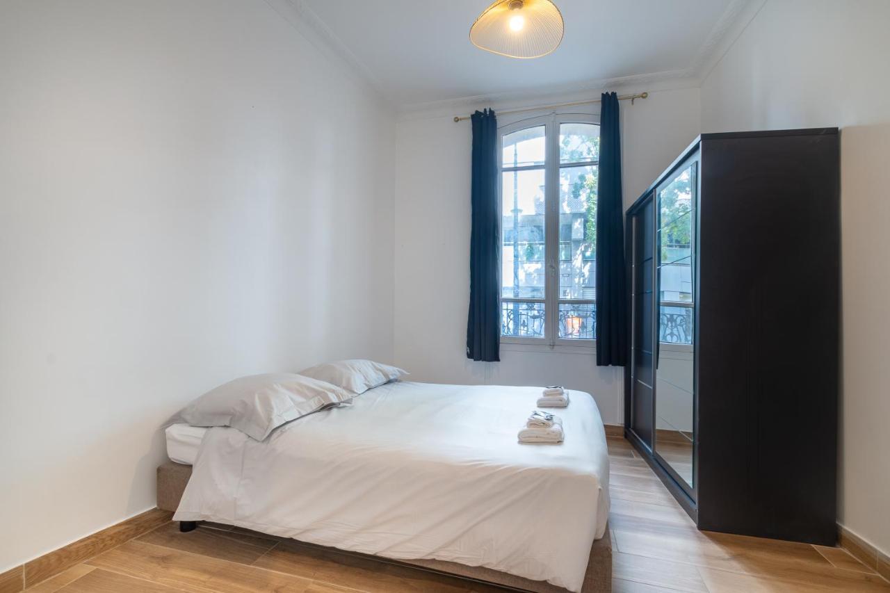 Appartement Metro Alexandre Dumas Paris Exteriör bild