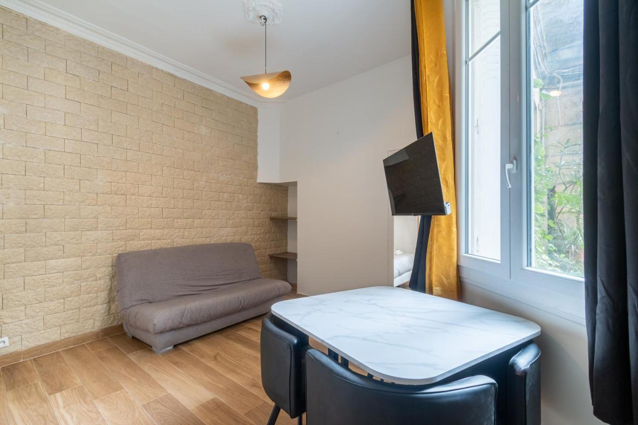Appartement Metro Alexandre Dumas Paris Exteriör bild