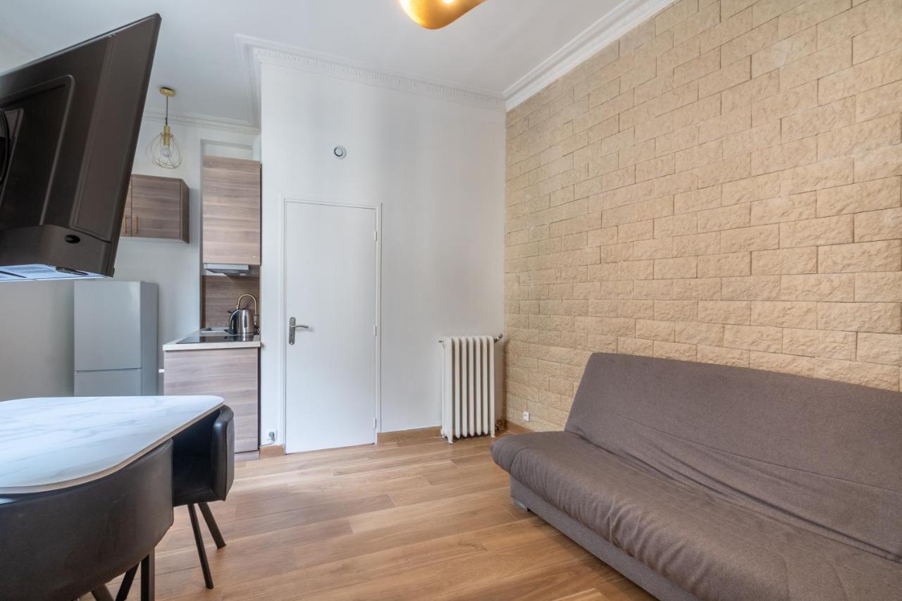 Appartement Metro Alexandre Dumas Paris Exteriör bild