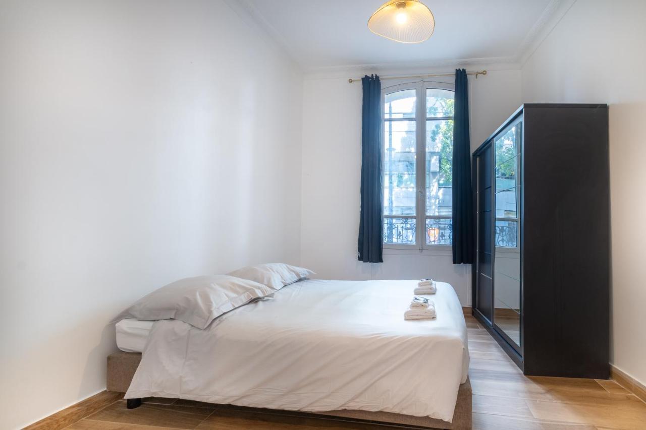 Appartement Metro Alexandre Dumas Paris Exteriör bild