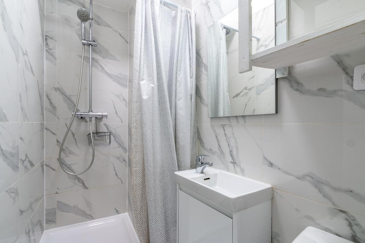 Appartement Metro Alexandre Dumas Paris Exteriör bild